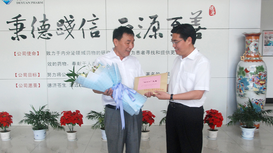 市委常委、開發(fā)區(qū)黨工委書記曹衛(wèi)東走訪慰問李永安董事長