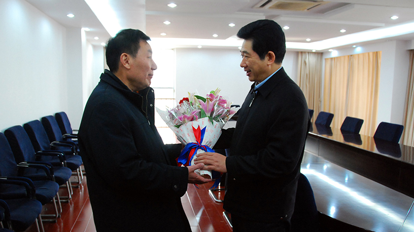 市政協(xié)主席仲昆代表市委、市政府慰問李永安董事長(zhǎng)并視察德源
