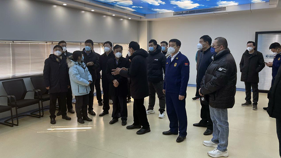 市委常委、常務(wù)副市長楊新忠一行來我公司檢查春節(jié)期間安全生產(chǎn)工作